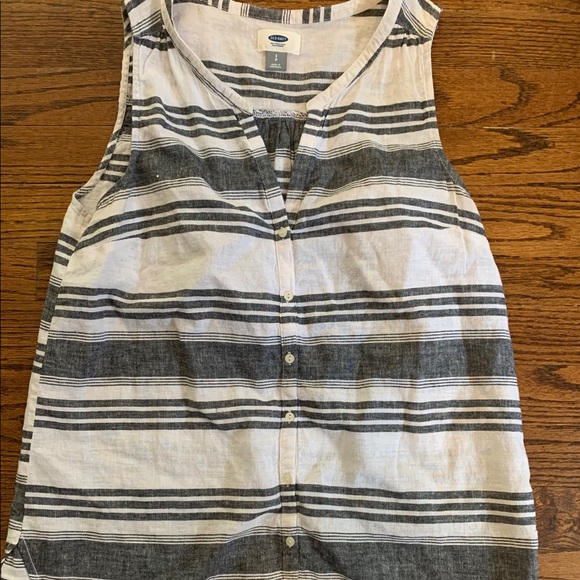 Old Navy Tops - Lightweight button up linen tank